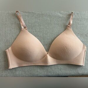 Vince Camuto Wireless No Show Bra Size 36B Women's Beige Nude NWOT